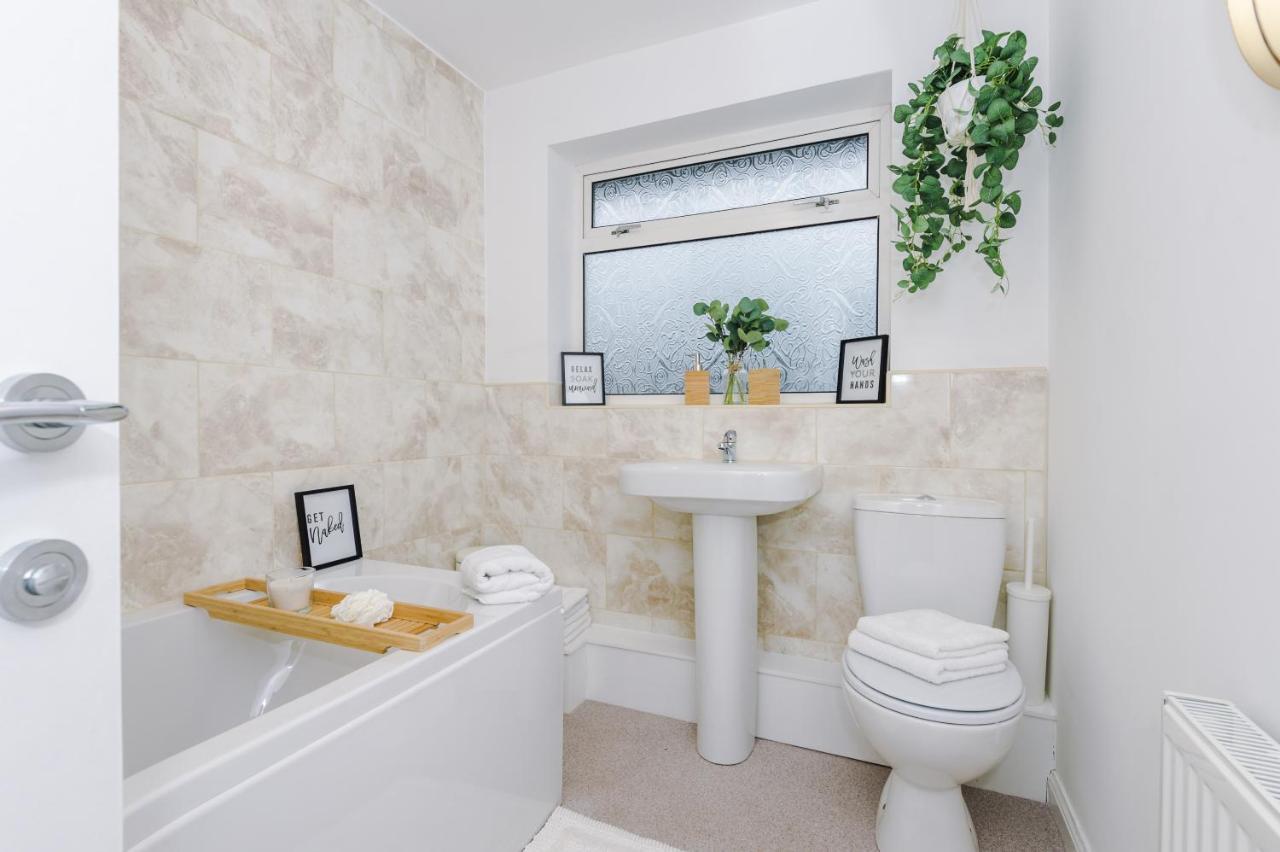 Welcoming 3 Bed Home, 10 Mins From Chester Races And Zoo Saughall 외부 사진
