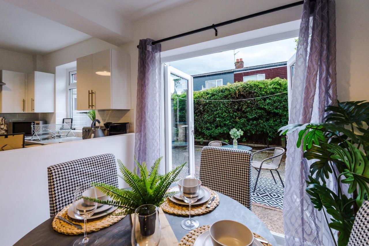 Welcoming 3 Bed Home, 10 Mins From Chester Races And Zoo Saughall 외부 사진